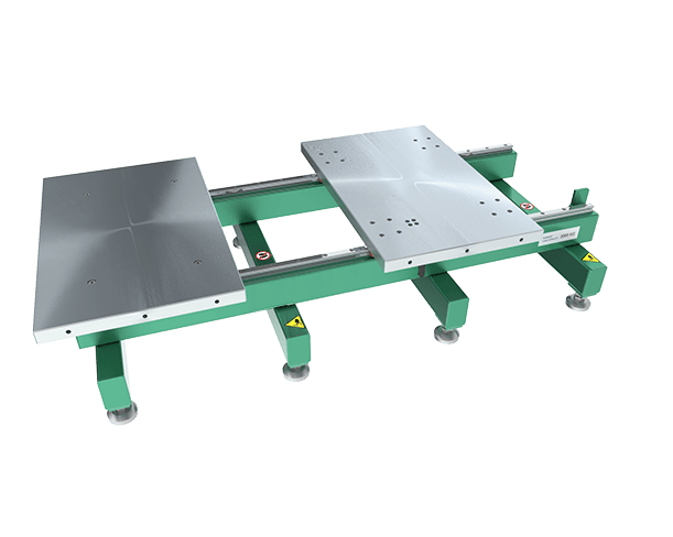Das grüne KF-3000 Formöffnungssystem zeigt zwei Stahlplatten auf einem stabilen Rahmen mit verstellbaren Füßen.