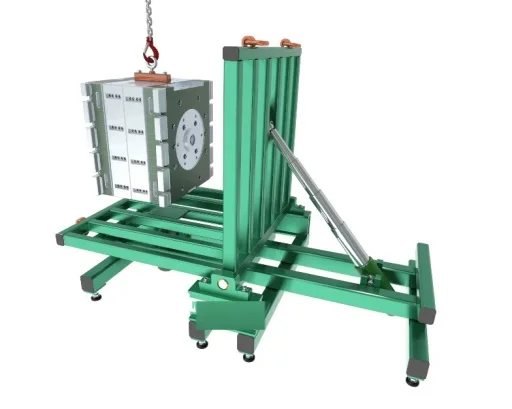 Werkzeugwender mit hydraulischer Dämpfung, Schritt 1: Spritzgussform mit dem Kran in den Wendekorb setzen