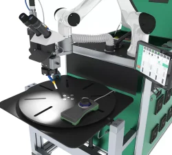 Joystick und Touchdisplay zum Roboter-Laserschweißen