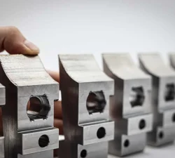 Laserschweißen an gehärtetem Werkzeugstahl mit 60 HRC: Musterteile