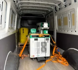 Mobiles Laserschweißgerät im Transporter auf dem Weg zum Kunden