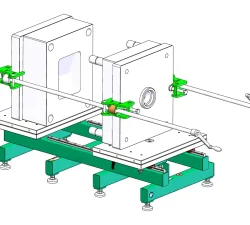 Öffnungshilfe für Werkzeuge mit Trapezspindeln und Kurbeln an einer geöffneten Form auf dem Werkzeugöffner