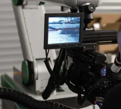 Kontrolle des Schweißbads über Kamera und Monitor